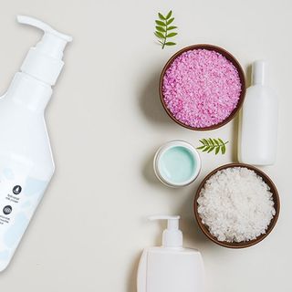Sữa Tắm Con Bò Watsons Brightening Milk Bath 450ml Thái Lan.