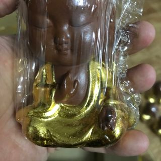 Tượng Chu Tieu bằng đất dát vàng