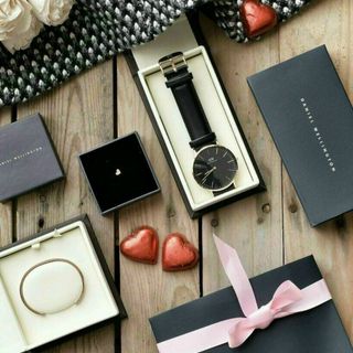 ĐỒNG HỒ CHARM TRÁI TIM D W