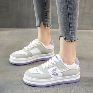 Giày thể thao nữ chất da mềm họa tiết trái tim 37