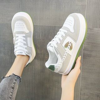 Giày thể thao nữ chất da mềm họa tiết trái tim 37