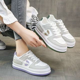 Giày thể thao nữ chất da mềm họa tiết trái tim 37