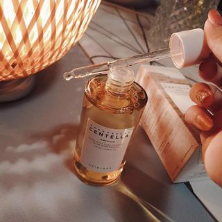 Tinh Chất Rau Má Giảm Mụn Và Làm Dịu Dành Cho Da Nhạy Cảm Skin1004 Madagascar Centella Ampoule