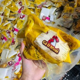 Gà ủ muối nguyên con