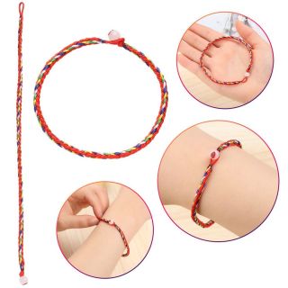 Vòng tay dây chỉ ngũ sắc