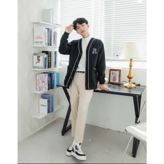 Áo khoác bomber nỉ nút logo in gấu, chạy viền nẹp và túi
