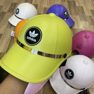 Nón bảo hiểm kết tem chữ khoét sau cột tóc