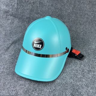 Nón bảo hiểm kết tem chữ khoét sau cột tóc