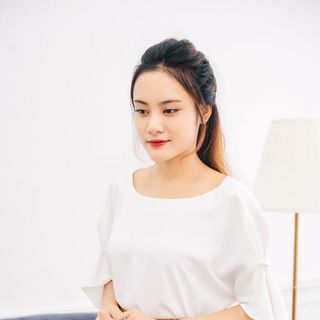 Áo tay xẻ, hàng nút sau