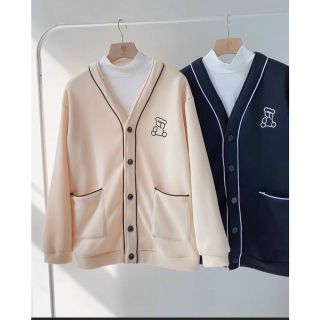 Áo khoác bomber nỉ nút logo in gấu, chạy viền nẹp và túi