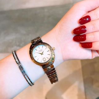 Đồng hồ nữ versaace mới