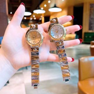 Đồng hồ nữ versaace mới