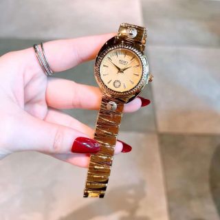 Đồng hồ nữ versaace mới