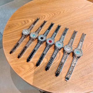 Đồng hồ nữ mặt số viền đá mới