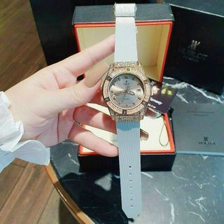 ĐỒNG HỒ HUBLOT NỮ ĐÁ VUÔNG HOT XINH