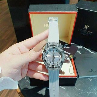 ĐỒNG HỒ HUBLOT NỮ ĐÁ VUÔNG HOT XINH