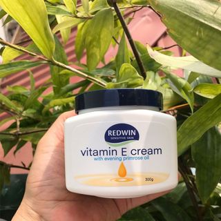 Kem Dưỡng Ẩm Redwin Vitamin E Cream 300g giá sỉ