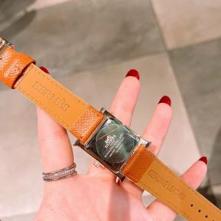 ĐỒNG HỒ HERRMES VUÔNG MINI DÂY DA