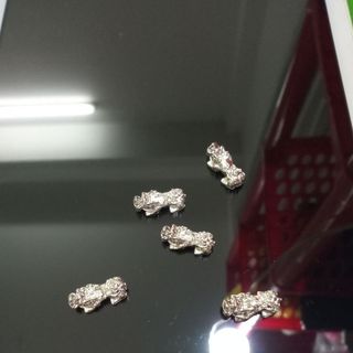 01 conTỳ hưu mẫu mới màu trắng