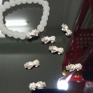 01 conTỳ hưu mẫu mới màu trắng