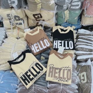 Áo ssweater phối raplang in hello form dưới 65kg