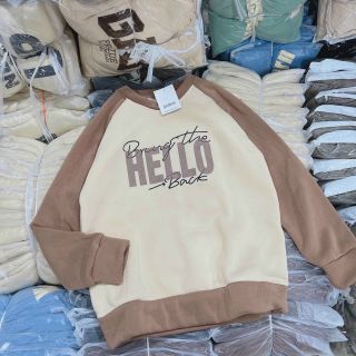 Áo ssweater phối raplang in hello form dưới 65kg