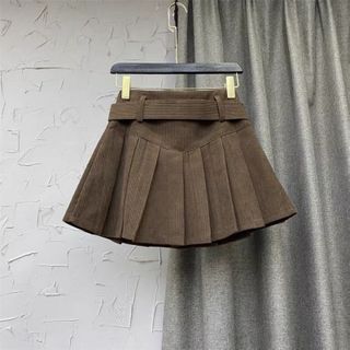 Chân váy nhung xếp ly kèm đai dáng xòe