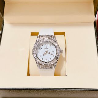 Đồng hồ hub nữ mặt số viền đá vuông mới