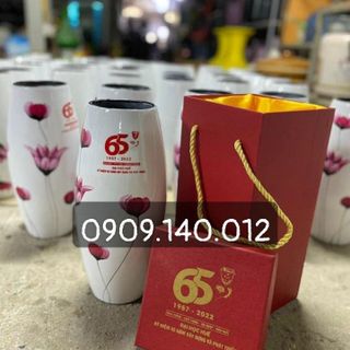 Xưởng sản xuất bình cắm hoa, bình sứ in logo, quà tặng sang trọng độc đáo tại TPHCM