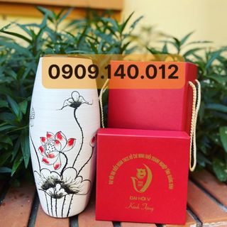 Xưởng sản xuất bình cắm hoa, bình sứ in logo, quà tặng sang trọng độc đáo tại TPHCM
