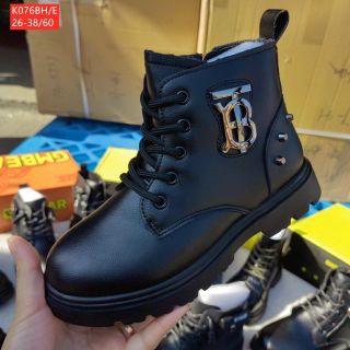 Giày boots trẻ em màu đen chất da mềm êm chân K076