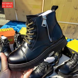 Giày boots trẻ em màu đen chất da mềm êm chân K076