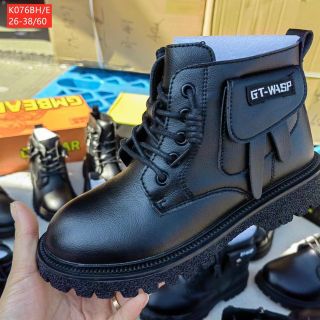 Giày boots trẻ em màu đen chất da mềm êm chân K076