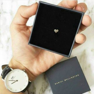 ĐỒNG HỒ CHARM TRÁI TIM D W HOT