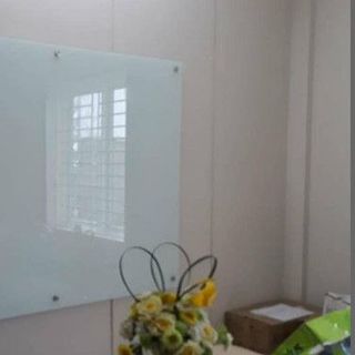Bảng kính treo tường Bavico