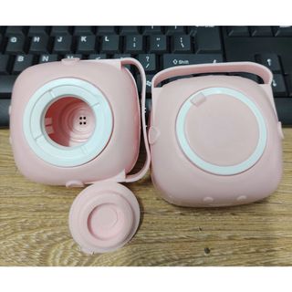 Bàn chải tắm silicon có khay đựng xà bông.
