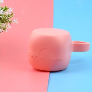 Hộp đựng ti giả, núm ti có móc treo tiện lợi