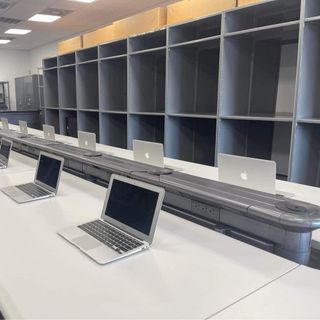 MacBook Air 2015 11-inch Core i5 4GB _(Like New)