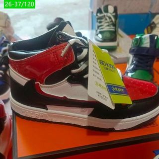 Giày thể thao trẻ em chất da mềm thoáng khí K118