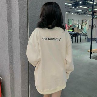 Áo sweater logo in doris:studio form dưới 68kg