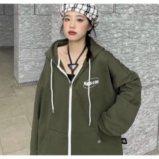 Áo khoác chống nắng màu xanh rêu in mặt cười form rộng dưới 68kg