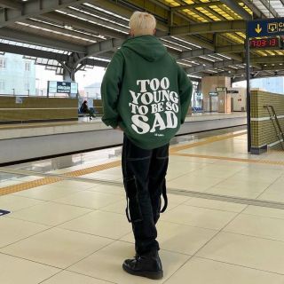 Áo hoodie in too young form dưới 70kg đẹp