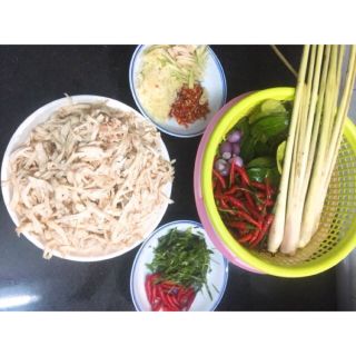Khô gà lá chanh hoặc bơ tỏi