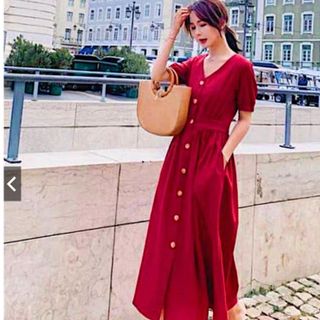 Đầm đỏ cúc dài