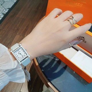 ĐỒNG HỒ HERRMES MINI NIỀNG TRƠN HOT CAO CẤP NEW