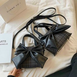 Túi đeo chéo dáng công sở nơ