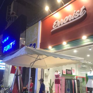 Dù lệch tâm vuông 2m5 x 2m5, dù che nắng ngoài trời (đã bao gồm đế bê tông, bánh xe)