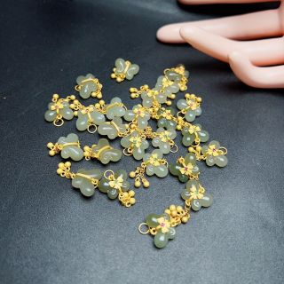 Charm hồ điệp ngọc hoà điền