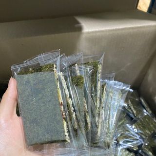 Bánh rong biển kẹp hạt