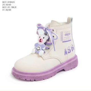 Giày boots trẻ em buộc dây gắn tick gấu w31